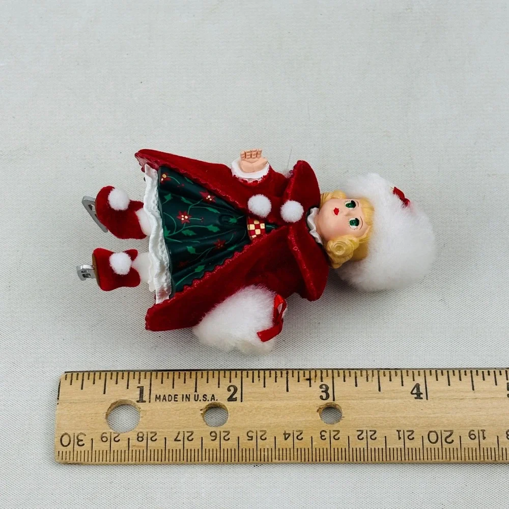 Hallmark Madame Alexander Christmas Holly‎ Keepsake Ornament 2000